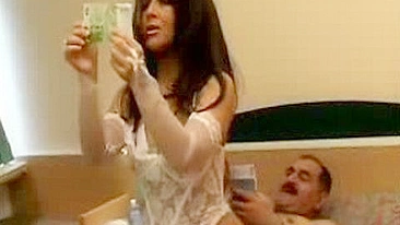 Arab mom earns good money by working as a prostitute at the hotel