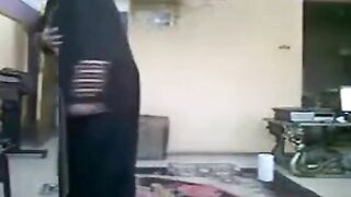 Hidden cam catches amateur Arab mom cheating on hubby with neighbor