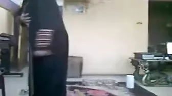 Hidden cam catches amateur Arab mom cheating on hubby with neighbor