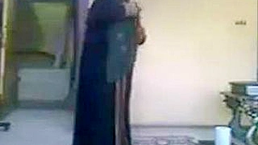 Hidden cam catches amateur Arab mom cheating on hubby with neighbor