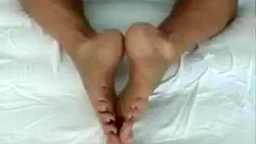 Damn-hot Arab mom gives fantastic footjob and takes cum on feet