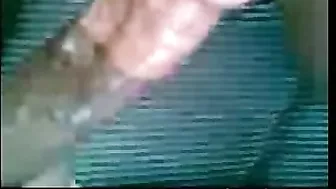 Lecherous mom takes lover's dick into shaved Arab cunt in the car