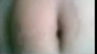 Lecherous mom takes lover's dick into shaved Arab cunt in the car