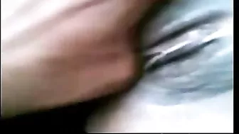 Lecherous mom takes lover's dick into shaved Arab cunt in the car