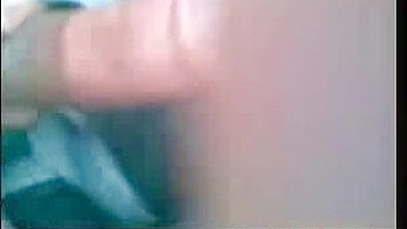Lecherous mom takes lover's dick into shaved Arab cunt in the car