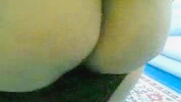 Insatiable man sticks cock into amateur Arab mom's smooth pussy