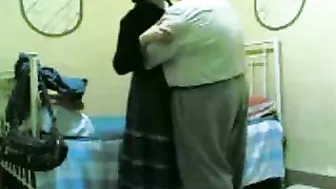 Fat man turns the light off to fuck younger Arab mom in the darkness