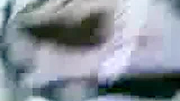 Amateur video of uninhibited Arab mom getting her cunt plowed hard