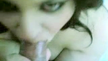 Arab mom's fat twat gets penetrated and drilled with lover's boner