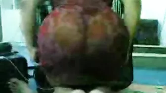 Lucky husband admires his Arab wife's immense booty and records it