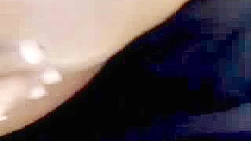 Arab mom takes clothes off and gets her anal hole nailed in the car