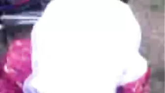 Uninhibited Arab mom in hijab pleases hubby with outdoor blowjob