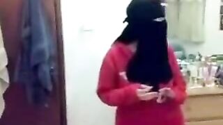 Slutty mom strips to show hubby her thick Arab booty and breasts