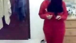 Slutty mom strips to show hubby her thick Arab booty and breasts