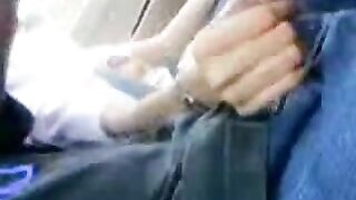 Lucky man enjoys amateur handjob from Arab mom while driving the car