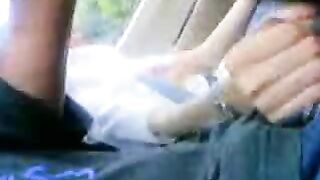 Lucky man enjoys amateur handjob from Arab mom while driving the car