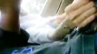 Lucky man enjoys amateur handjob from Arab mom while driving the car