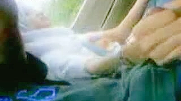 Lucky man enjoys amateur handjob from Arab mom while driving the car