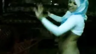 Shameless Arab mom demonstrates her curves while dancing all naked