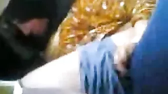 Fat mature mom in hijab gets properly fucked by Arab man in the car