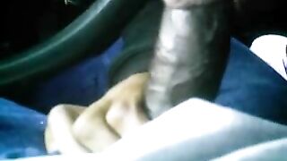 Skillful mature mom in hijab gives head to Arab hubby in the car