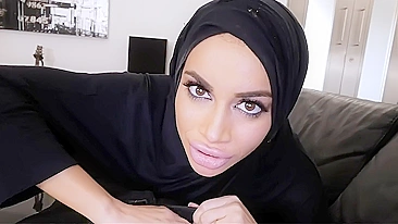 Brown-eyed arab harlot in hijab sucks huge dong in sex videos
