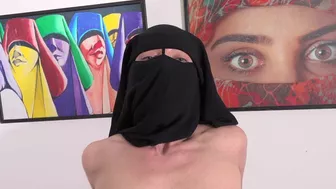 Hijab on the sexy mom looks very harmonious in porn in Arabic style