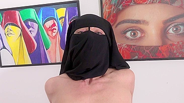 Hijab on the sexy mom looks very harmonious in porn in Arabic style