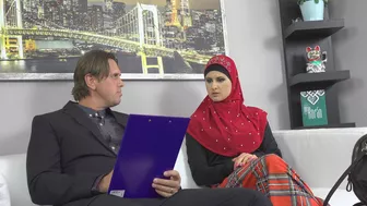 Hijab on Arab makes her hot in porn way so mom easily tempts the guy Hijab on Arab makes her hot in porn way so mom easily tempts the guy