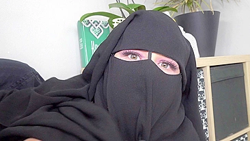 Czech with hijab has sex with porn boy in absence of Arab hubby and mom
