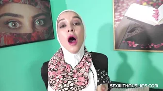 Mom with white hijab gives a blowjob to Arab husband in the porn video