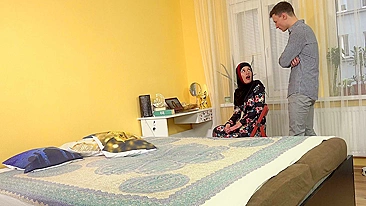 Man must teach mom and scores with the lazy Arab wife in hard porn