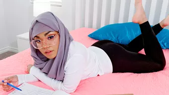 Mom doesn't know porn addicted husband hooks up with Arab with hijab