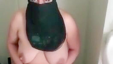 Hijab mom masturbates at home for complete XXX perversions