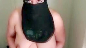 Hijab mom masturbates at home for complete XXX perversions