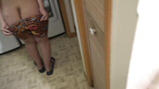 Mature Arab mom strips nude in homemade XXX scenes