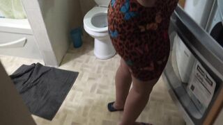 Mature Arab mom strips nude in homemade XXX scenes