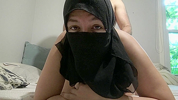 Loud hijab Arab porn leads hot mom to insane cam orgasm