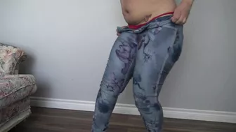 Big ass Arab mom strips and plays dirty in sensual home solo