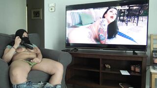 Solo Iranian mom plays with her chubby porn while watching XXX