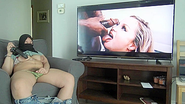 Solo Iranian mom plays with her chubby porn while watching XXX