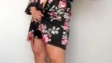 Sexy Arab mom shows off some pretty intriguing solo scenes