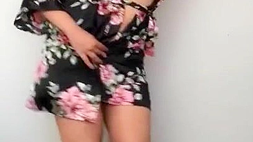 Sexy Arab mom shows off some pretty intriguing solo scenes