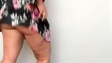 Sexy Arab mom shows off some pretty intriguing solo scenes