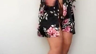 Sexy Arab mom shows off some pretty intriguing solo scenes