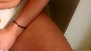 Naked Arab mom uses her big boobs to spice things even more