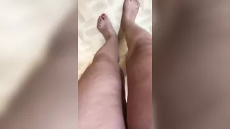 Hot Arab mom rubs pussy and clit in sexy amateur solo XXX