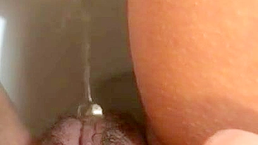 Hot Arab mom rubs pussy and clit in sexy amateur solo XXX