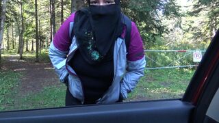 Arab babe in hijab gives sloppy handjob in the car