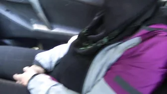 Arab babe in hijab gives sloppy handjob in the car